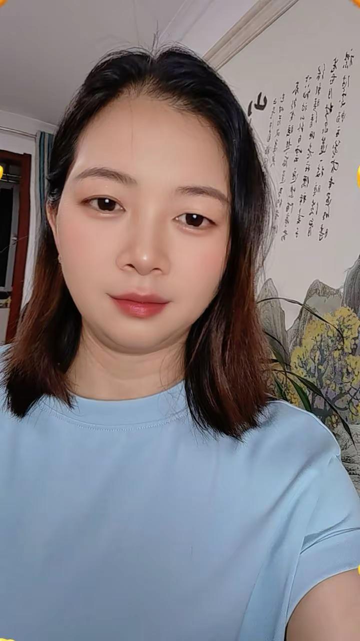 女人有个情人的好处，女人一定要有一个可以敞开心扉聊天的男人，可以陪你疯，可以陪你