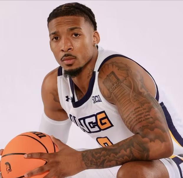 篮球界传来一则罕见消息：27岁的安托万-琼斯再次提交转校申请，即将迎来他NCAA