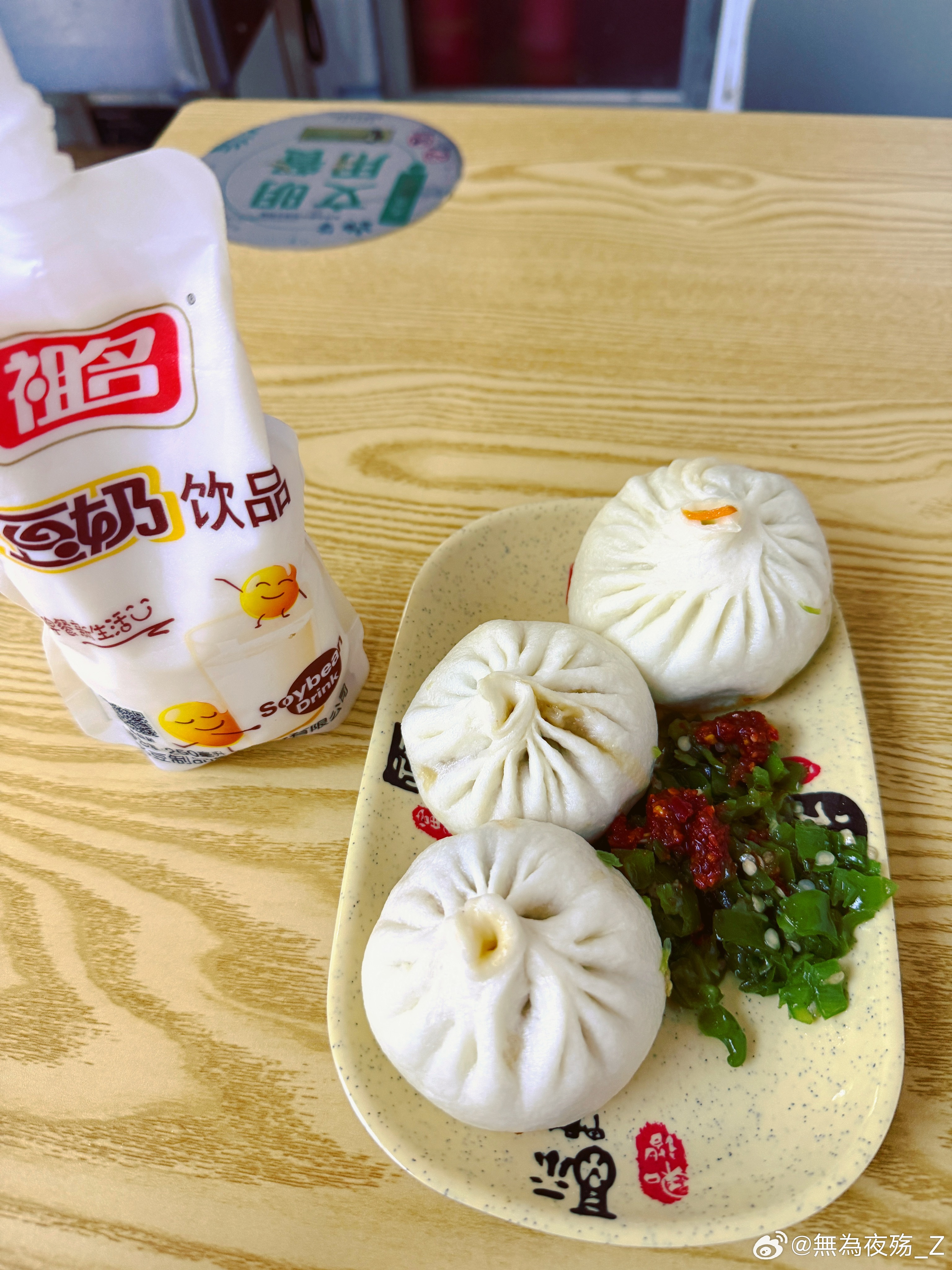 出门前看了眼天气预报，本周又撞进了雨季的怀里，六把小雨伞排得整整齐齐！🌧️🌧