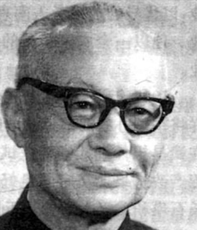 1979年春，农业部副部长杨显东在北京一次会议上说出了一句话："大寨的罩子必须要