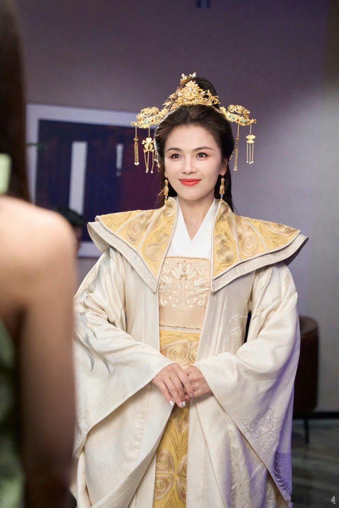 关晓彤刘涛对手戏 “神女姐姐”关晓彤碰上“总裁法海”刘涛，温柔智慧对决严厉可爱，