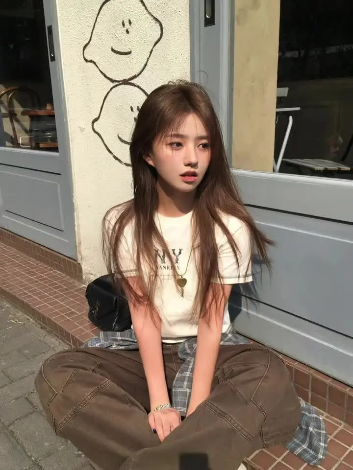 或许你心里也有过我吧  只不过你身边不能只有我 不怨你