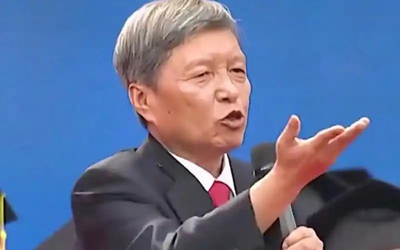 从“公立大学领导”到“民办高等教育创新者”：王树国选择福耀科大的背后

麻烦看官
