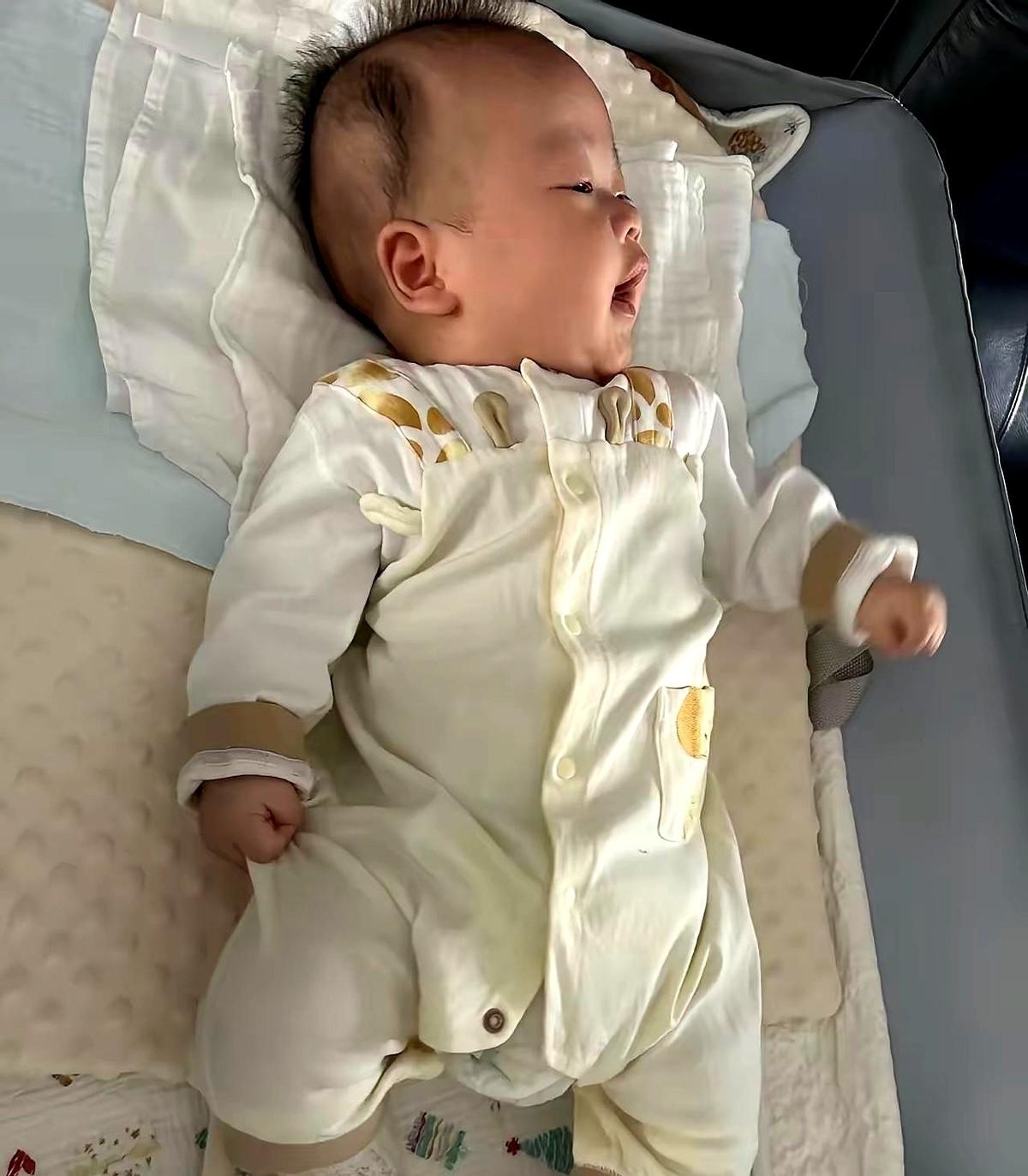 前两天回老家碰见个干了二十多年妇产科的老主任，闲聊时她甩出
身边年轻姑娘们打定主