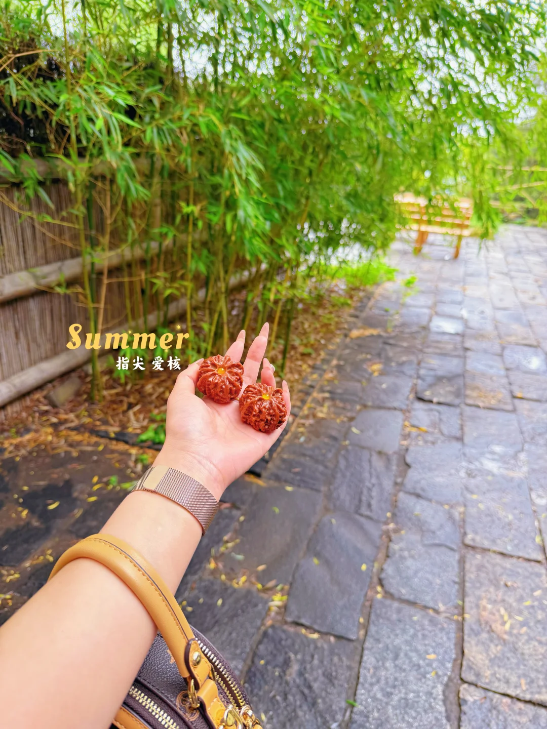 雨中漫步，寻找那份宁静与自在 ‍🌿