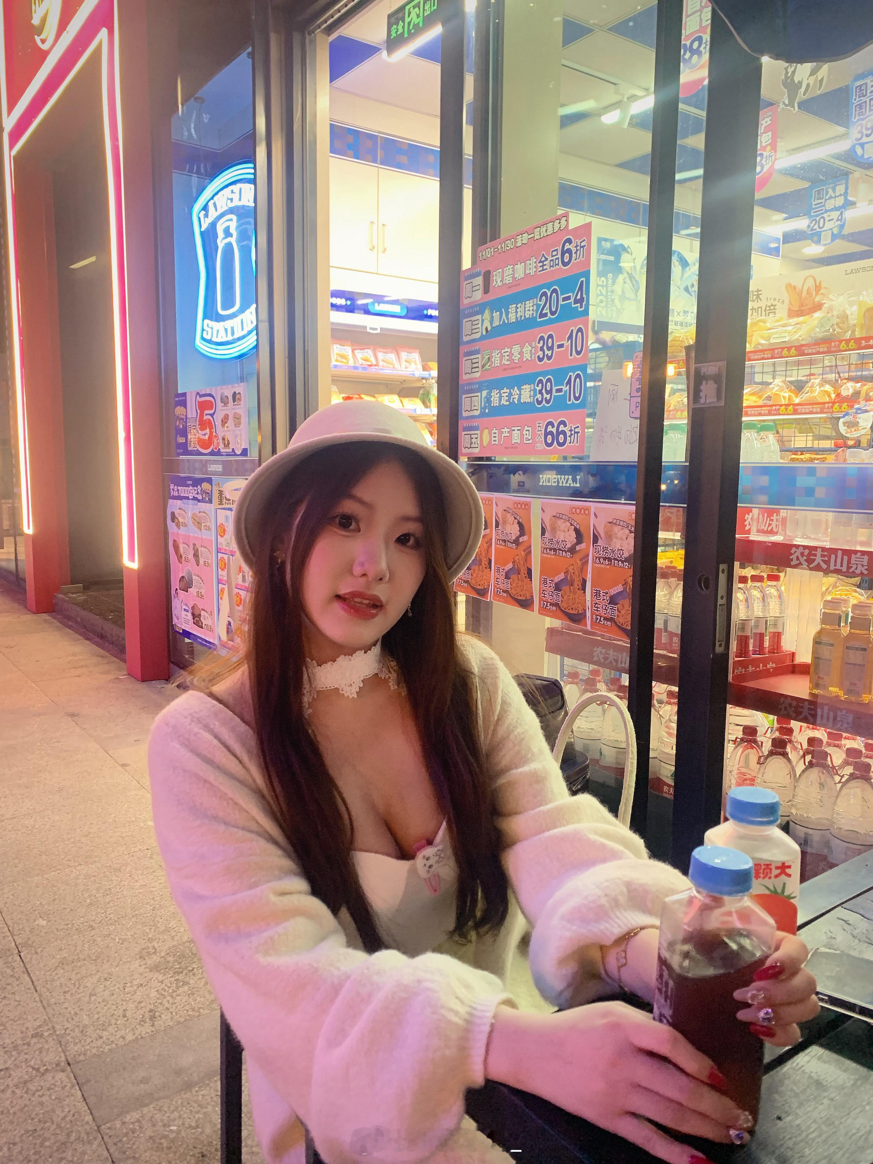 不愧是山城 两眼一睁就是爬山  ​​​