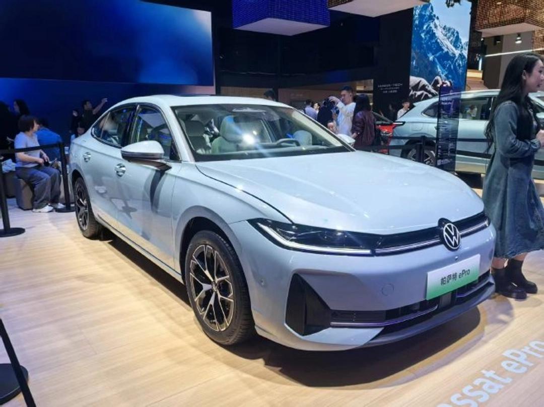 2026北京车展上汽大众展台，帕萨特ePro一亮相，我就知道：德系混动这次终于开