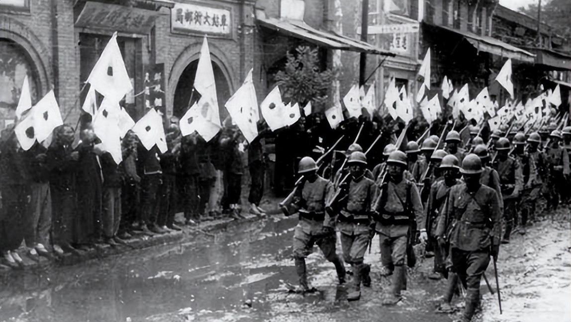 二战时期，日本和意大利两个国家，谁才是最坑的“猪队友”？很多历史爱好者聊起二战轴