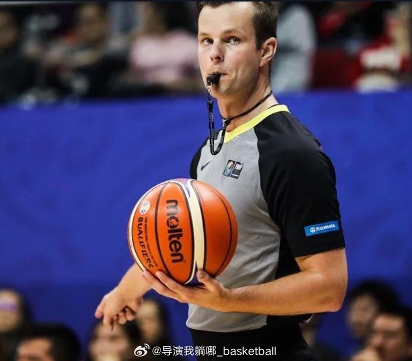 FIBA官网更新了明天中国男篮对阵中国台北比赛的裁判名单：主裁判是来自菲律宾的c
