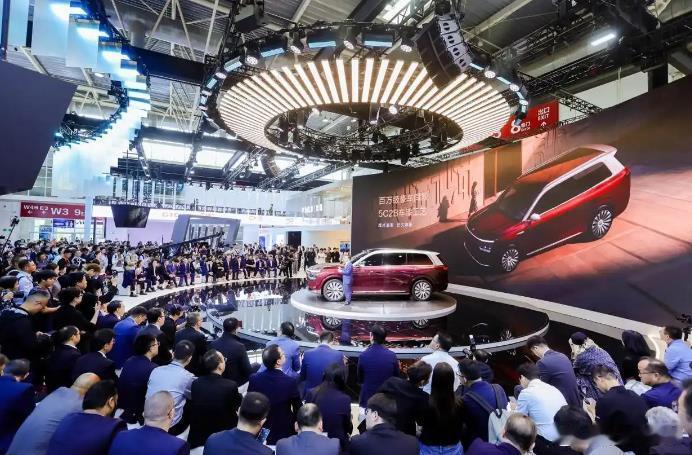 轴距超3米1，东风汽车和华为联手打造的9系来了，能成爆款吗？日前，在北京车展上，