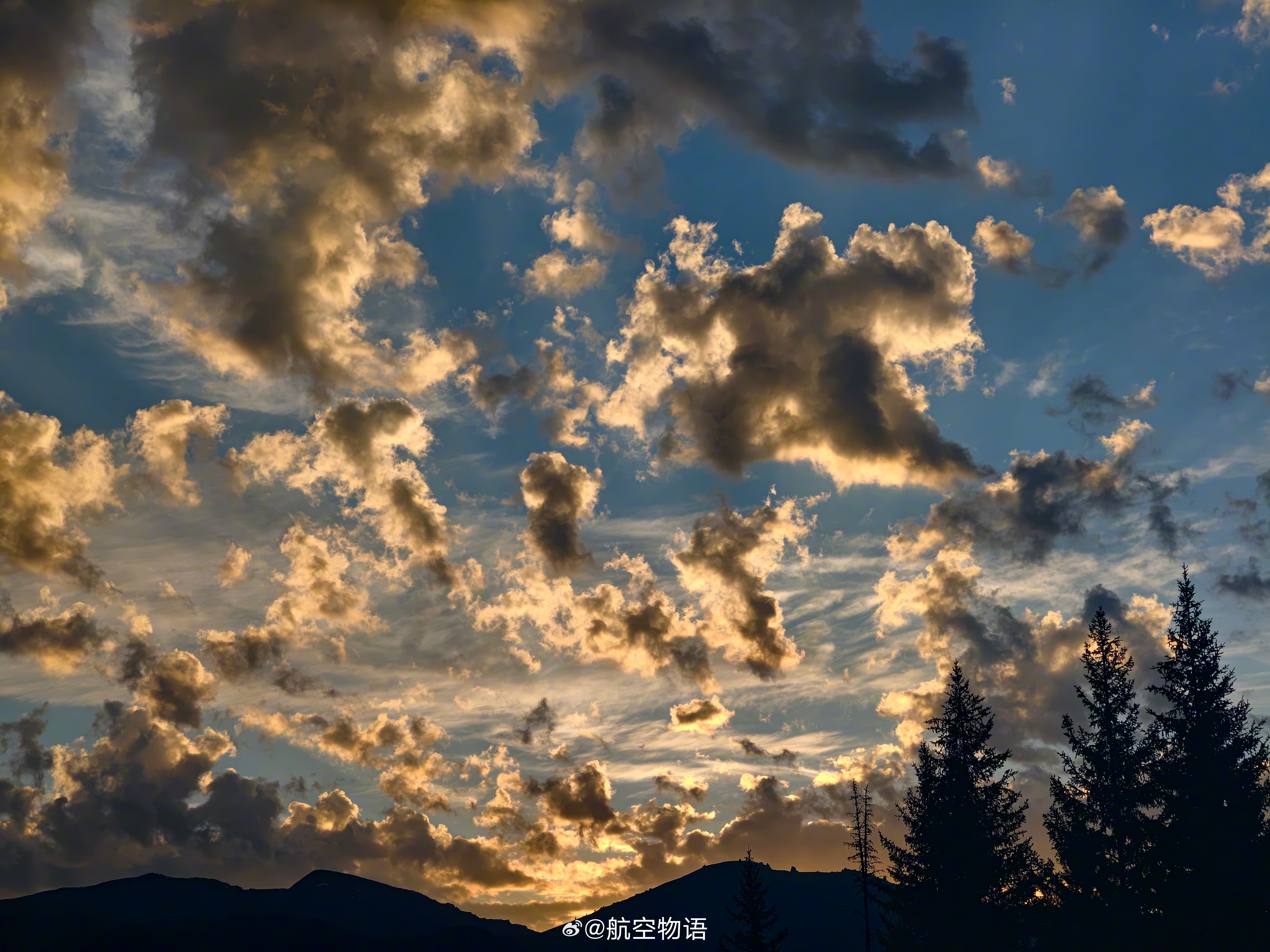早安，来自喀纳斯的第一缕美丽晨光新疆地方时和北京时间这不大不小的时差对生物钟极其