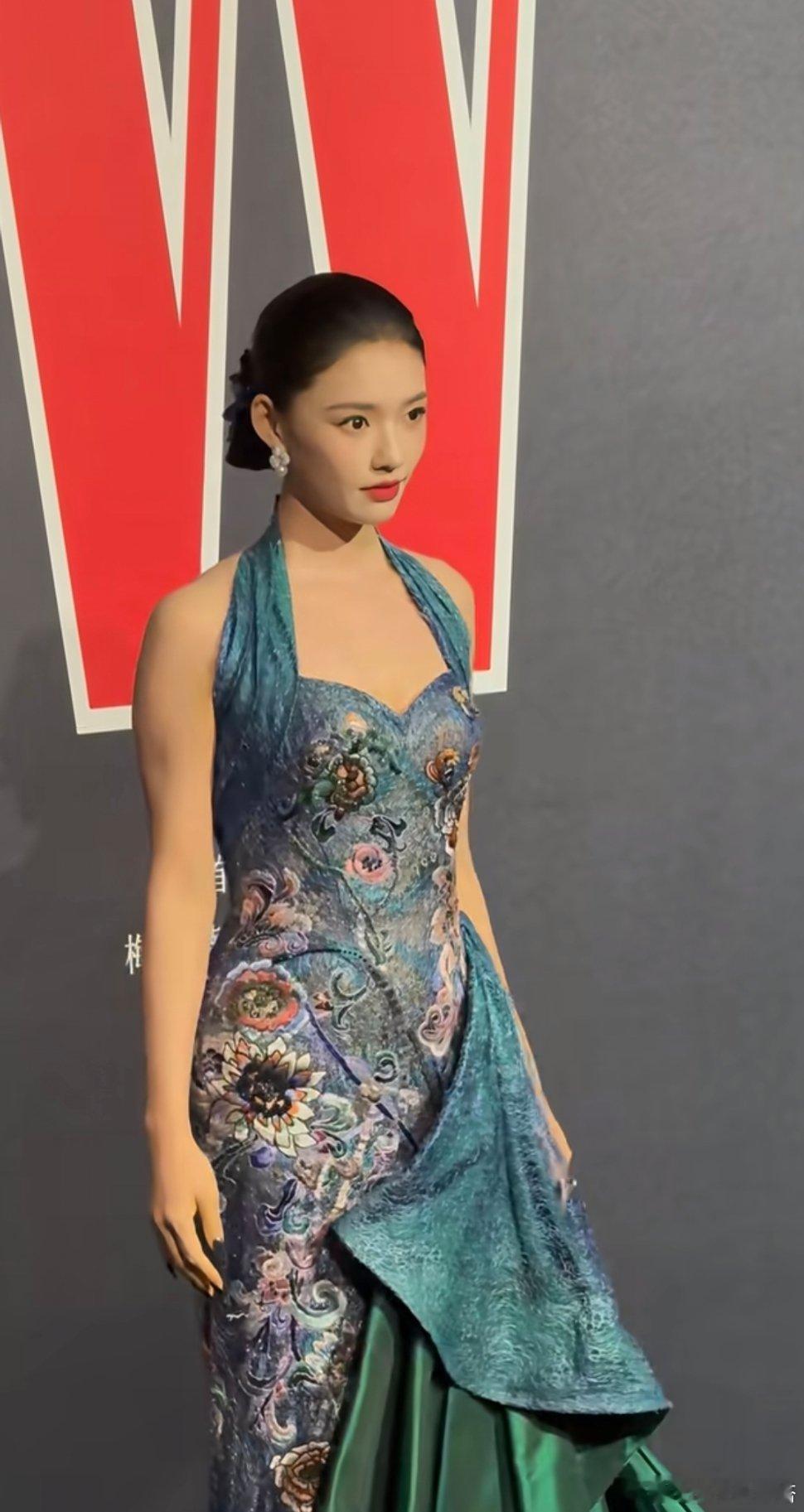 林允时尚潮流林允眼神 感我此言良久立林允