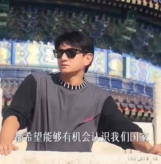 举国旗庆国庆遭活动取消！吴奇隆一句话尽显骨气