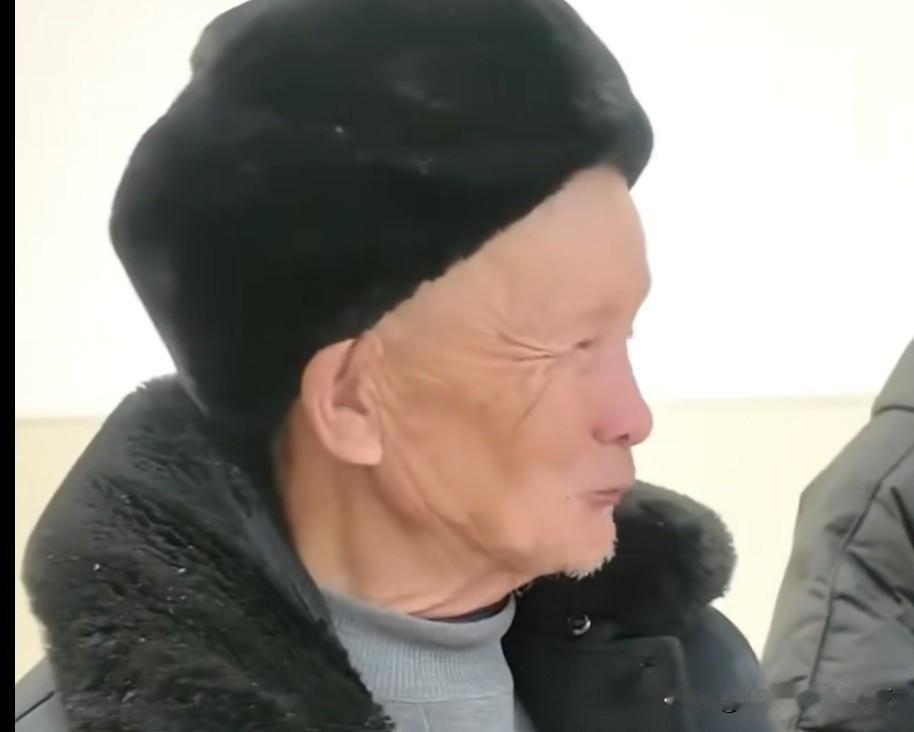 86岁老人给孙子做肾移植，伟大这个词不能乱用！
86了人生没有几天了，临走前在为