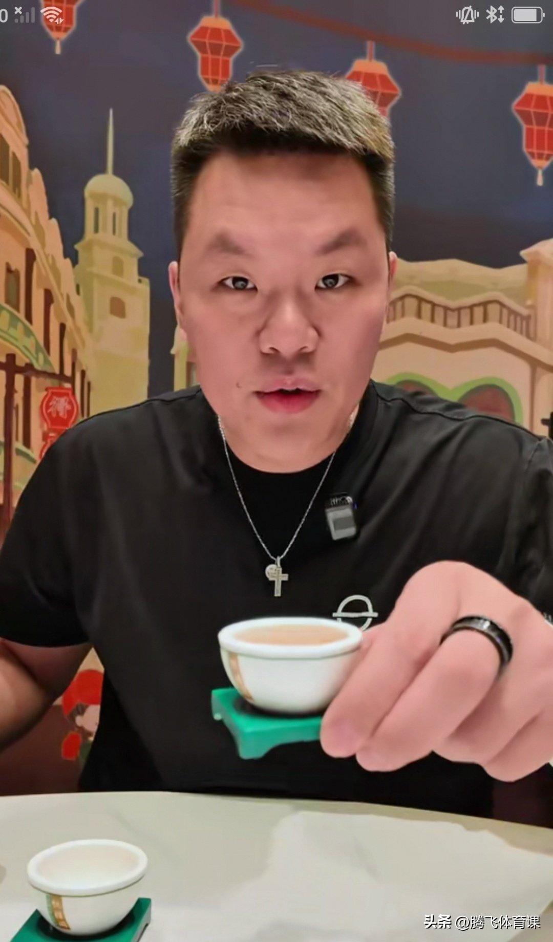 四川有意酝酿交易状元签，广州有望签约大学生顶级后卫。

据体育资深媒体人爆料:拥