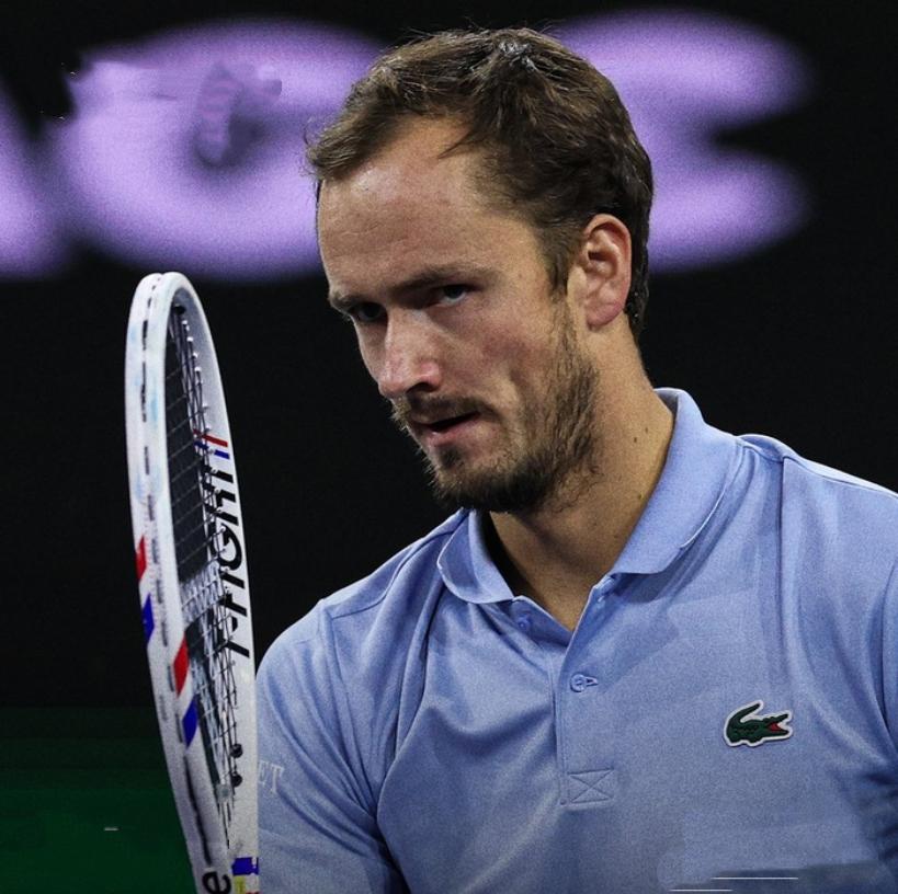 梅德韦杰夫迈阿密大师赛第三轮比赛时刻
        北京时间2026年3月24