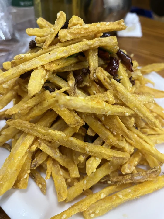 铁朋酒楼 水果湖的宝藏小店，很早就听闻啦！特意和远道而来的同学打卡叙旧...