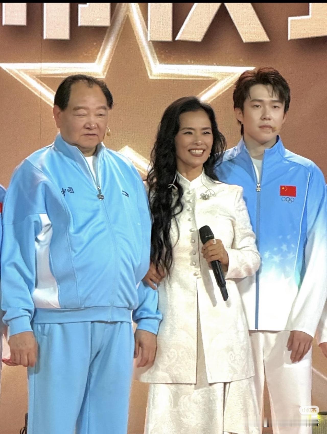韦唯老师挺抗老呀！[灵光一闪]

几十年过去了，乐观开朗的性格没变，身形没变，小