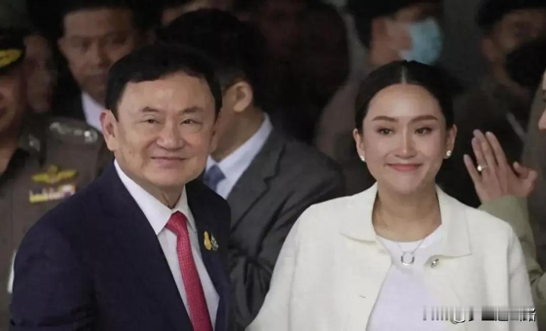近来柬埔寨的洪森亲王势头正猛，和他信家族、他信部下对骂，总是占上风。
现在泰国跟