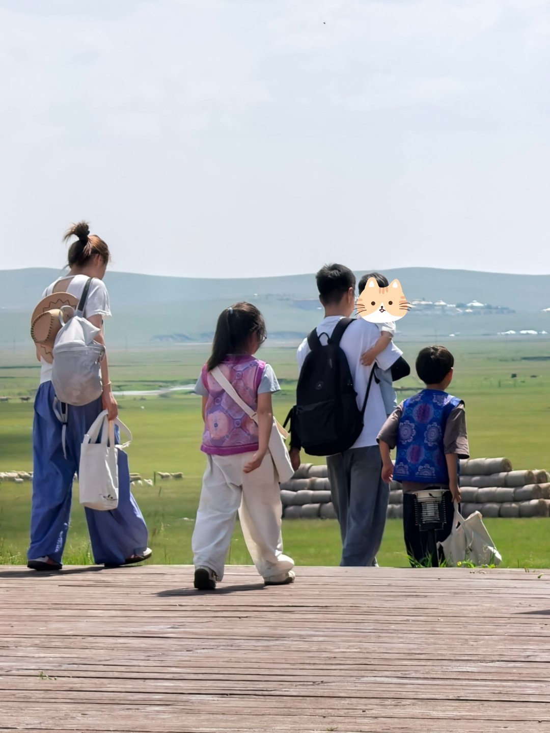 一家五口真好啊出来旅游像带个小团队真幸福，想要个小老三了 