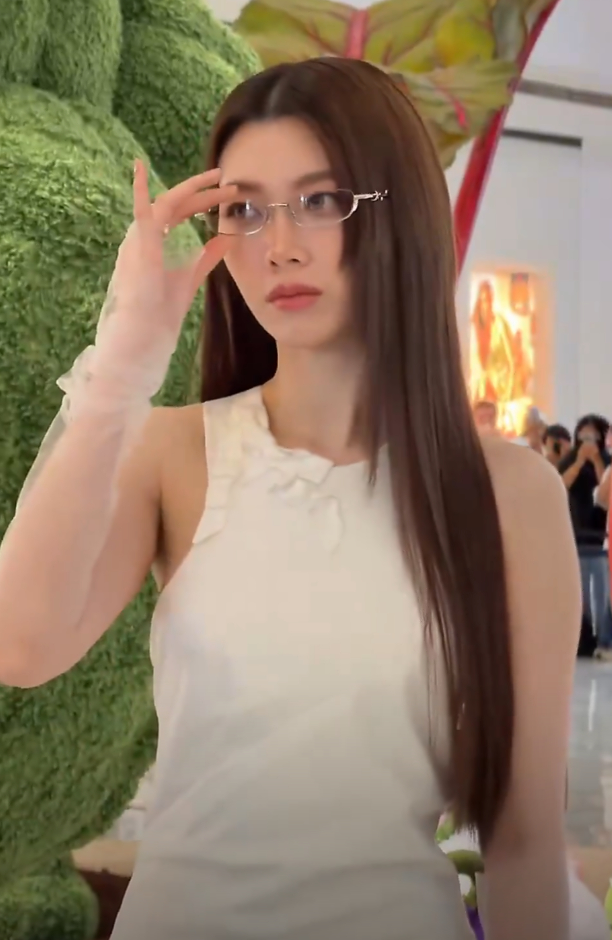 好像锁在玻璃柜里的书