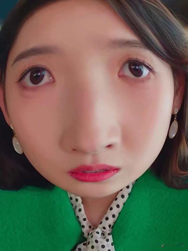 豆瓣8.7分爆剧女主，“本色出演”是夸还是贬？
林欢儿相亲，挑眉、抖腿、捏着嗓