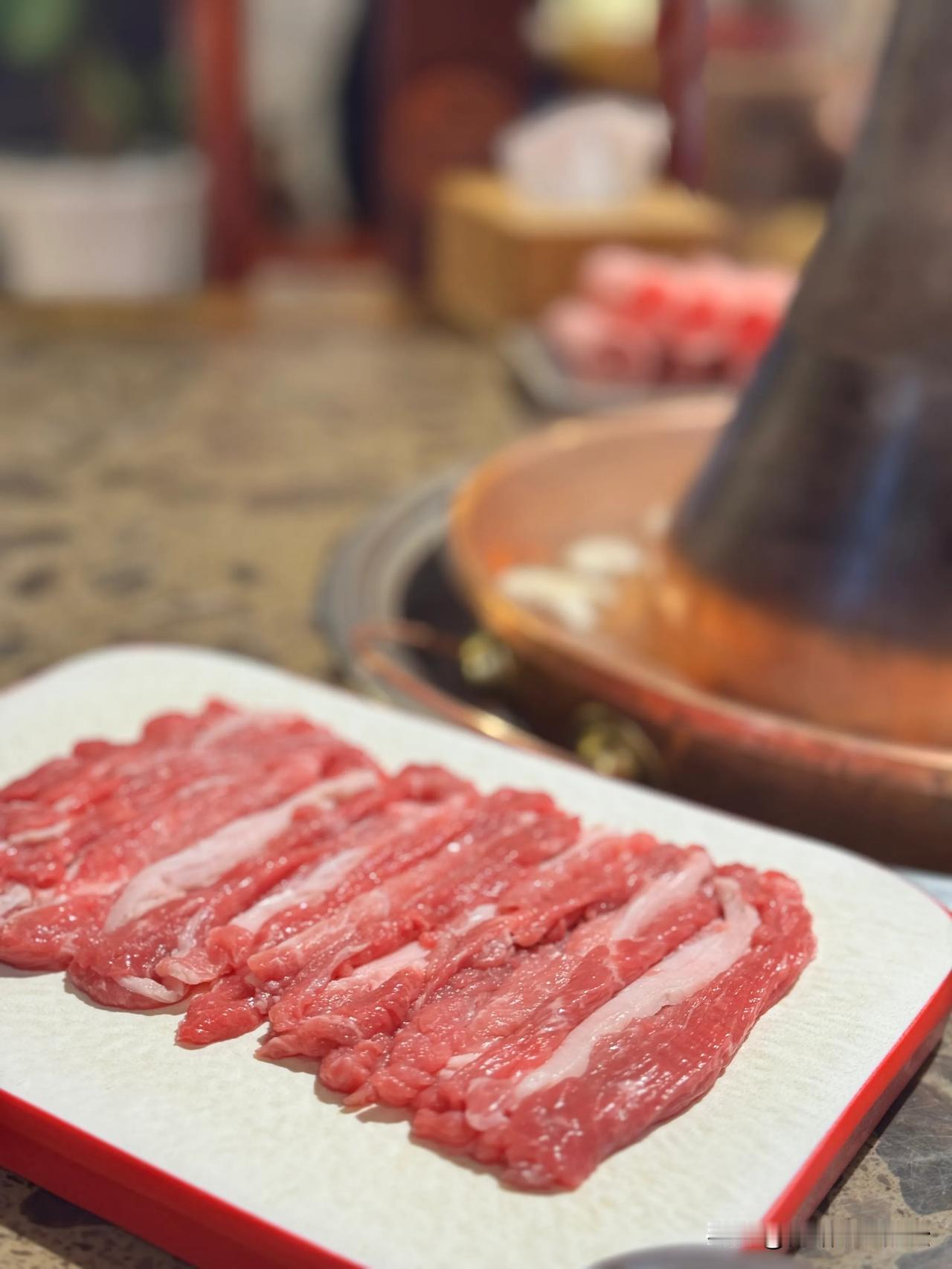 又到羊肉季，
家家生意都火爆，
说明重庆的羊痴也不少
重庆的羊肉馆大都靠这一季吧