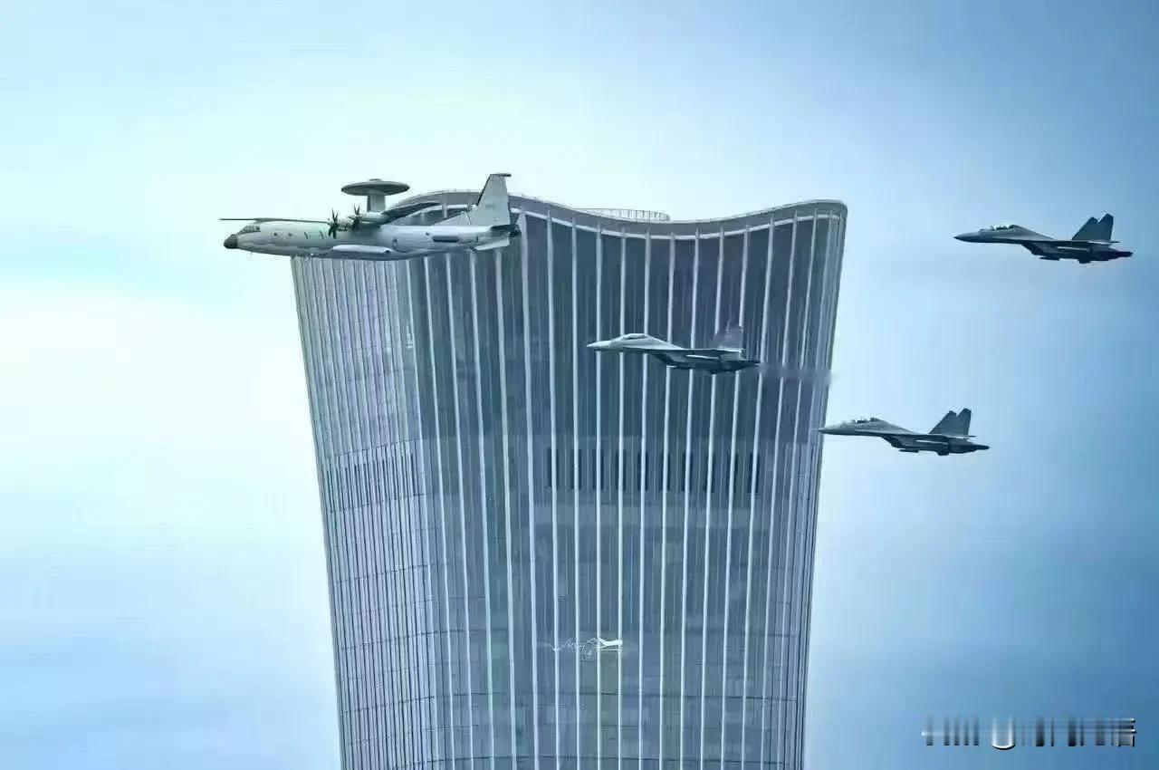 这张照片拍绝了，拍出了中国尊严！
       当战机飞过北京地标中国尊的时候，