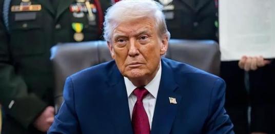 美国总统特朗普再度做出令人大跌眼镜的决策最近特朗普向全美电视讲话时表示：“我宣布