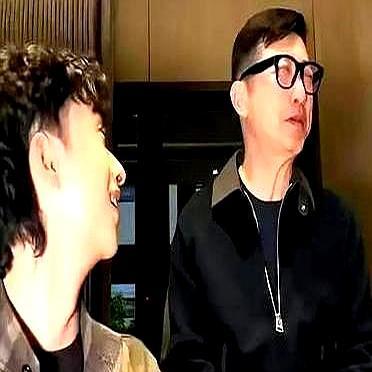 直播弹幕突然刷起庾澄庆三个字。
 
伊能静眼皮都没抬，只轻描淡写说过去就过去了。