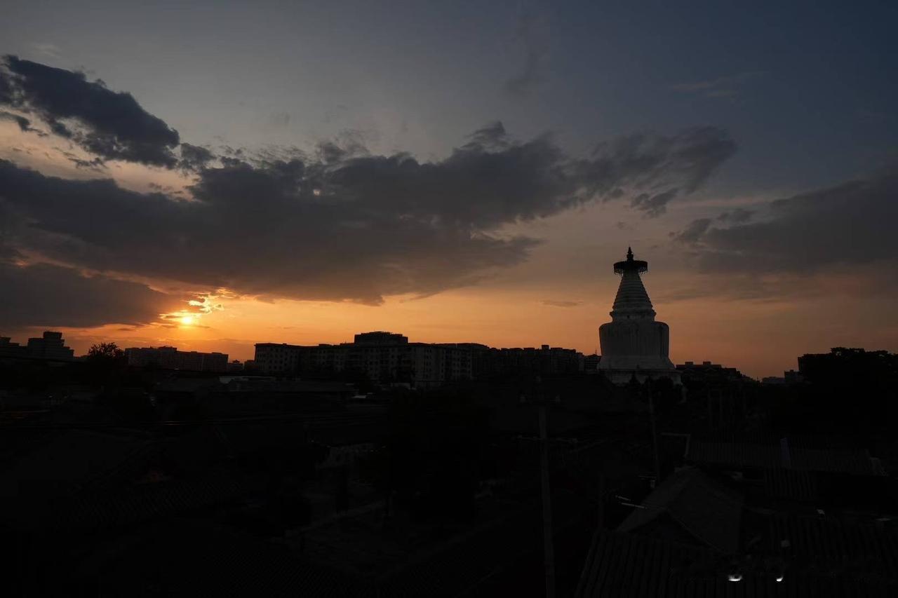 落日余晖映晚霞一抹夕阳美如画吧
