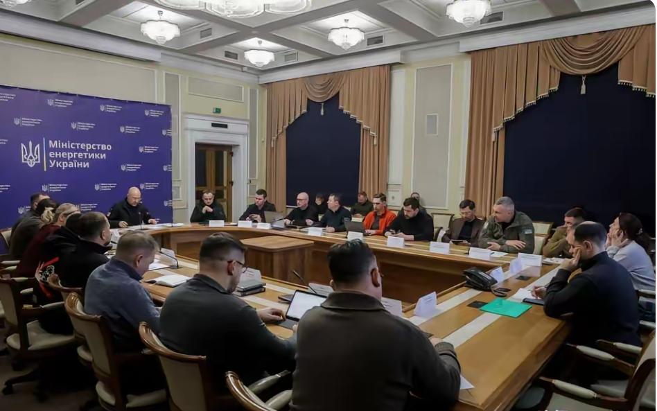 国际能源大救援：两周内11国17批物资抵乌
​2月8日，乌克兰能源部长什梅加尔在