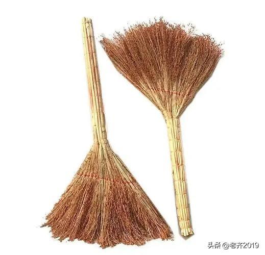 问：你买笤帚疙瘩还是买扫地机器人？
答：我买笤帚疙瘩，不买机器人，原因有二：
第