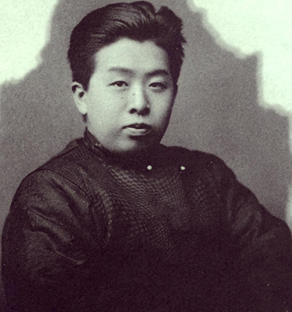 张作霖这辈子最厌恶的儿子，反而是张家在大陆活得最自在的一个。

1908年出生，