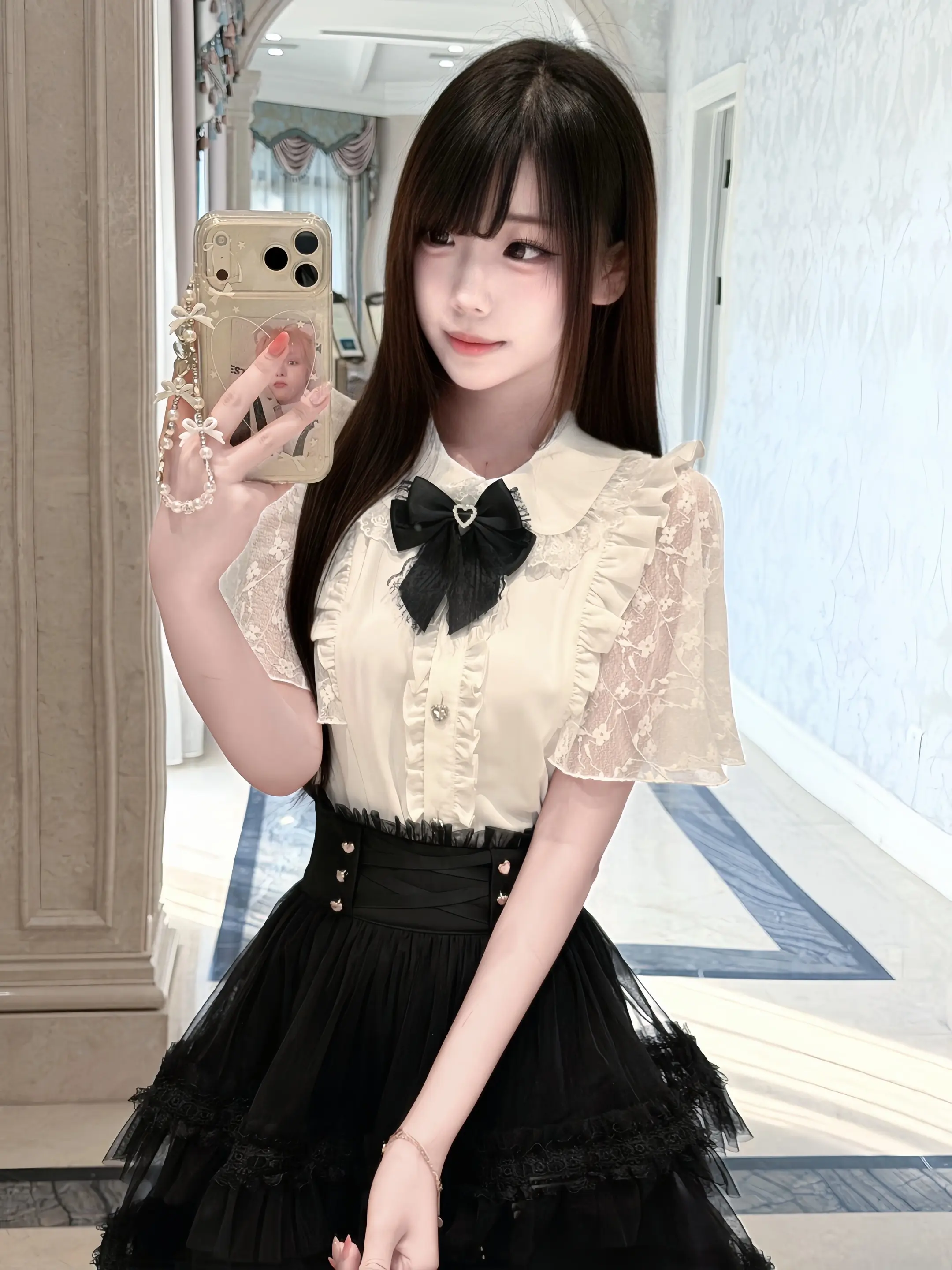 本账号的使用者是个萌萌的小女孩、她有点呆呆的有点笨笨的,你们不可以欺负...