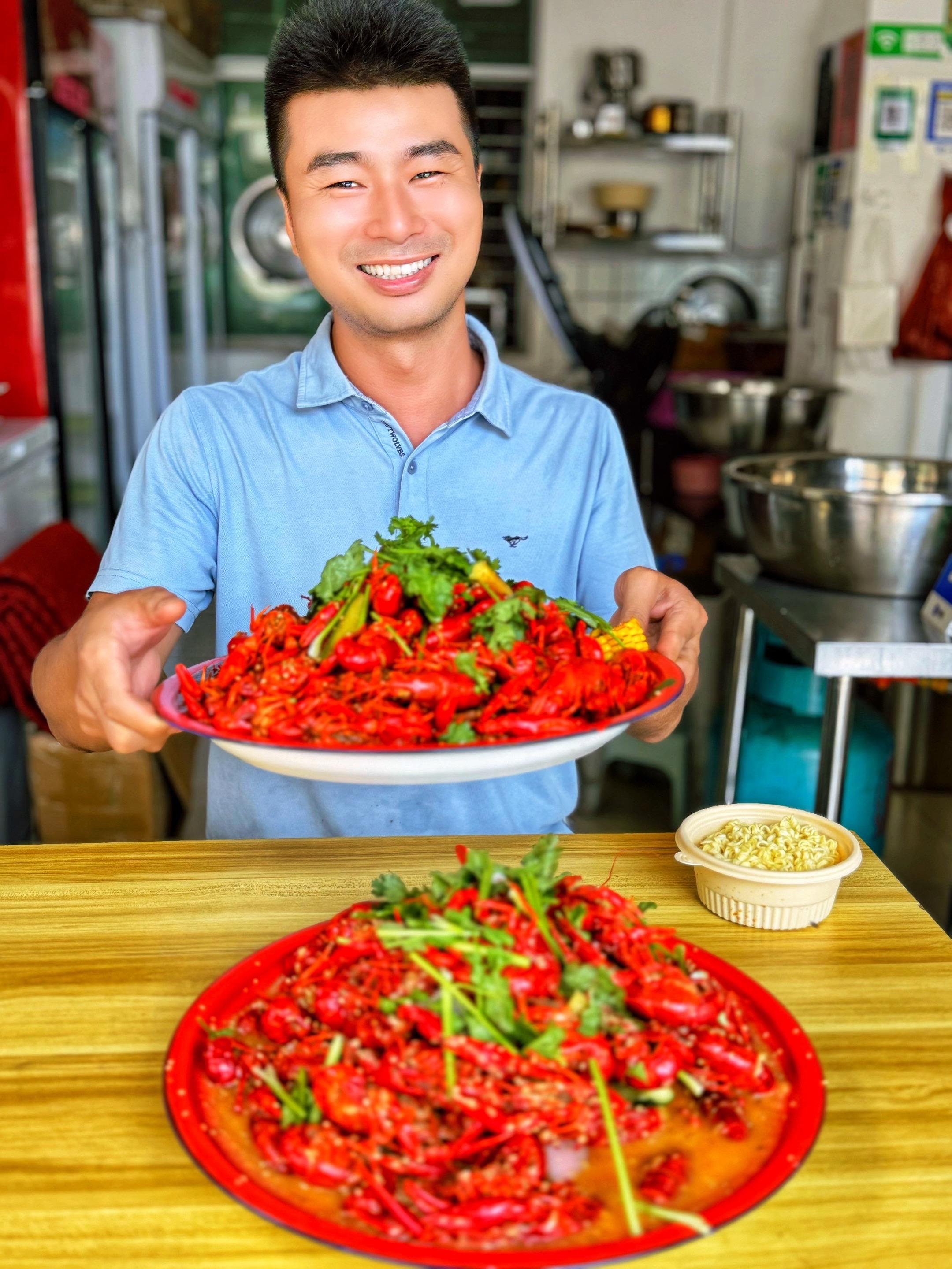 90后小伙带飞三亚宵夜！88元3斤小龙虾。🦞三亚的宝子有福啦！90后...