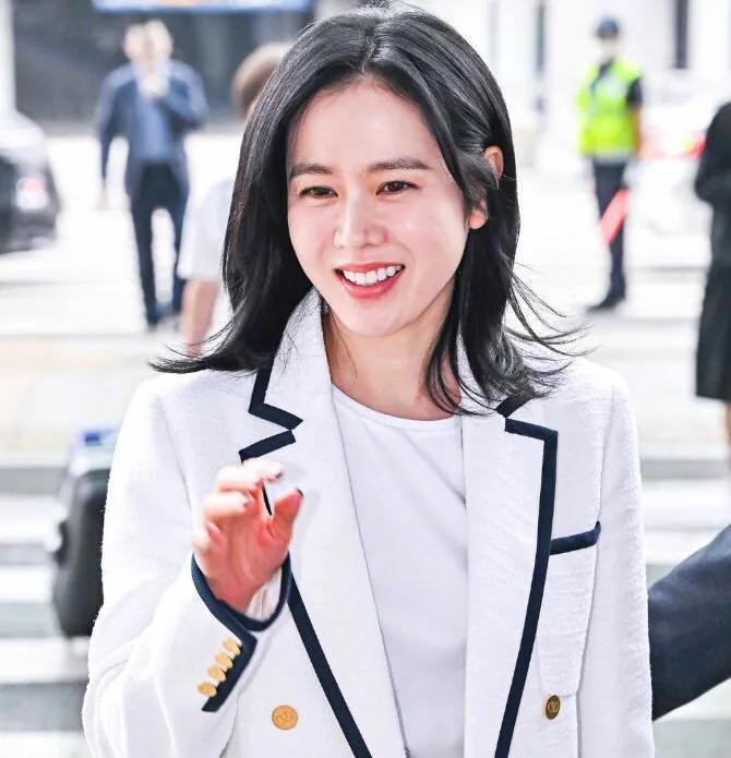 婚后生完小孩的孙艺珍，依然是女神级别的存在！虽然苍老了些许，但是多了几分韵味！不