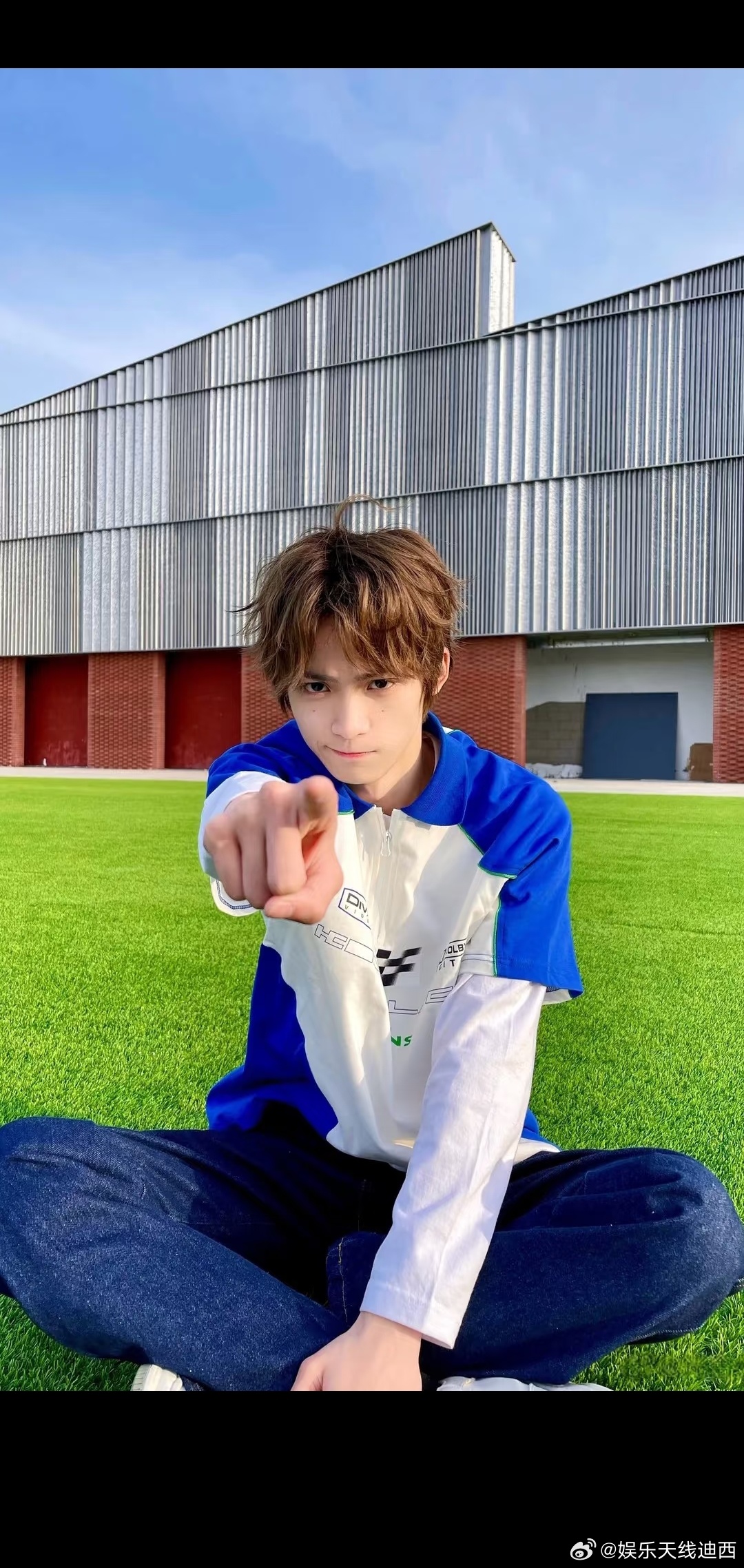 梓渝QQ音乐照片 梓渝仅半年可见了艺人微博设置半年可见很常见，梓渝他却把照片全部