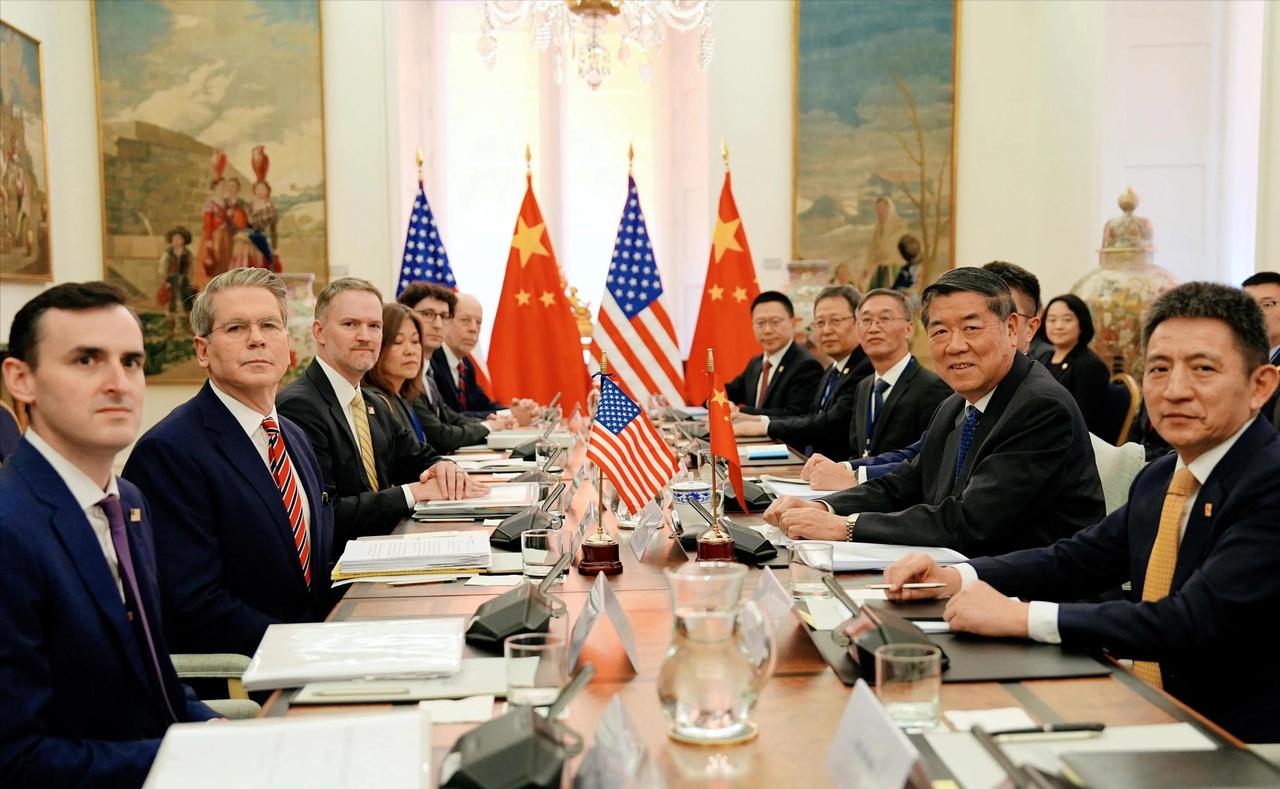 最近百年来，美国最大的战略失误是什么？

美国在越南倾泻弹药、砸下巨资，却在“春