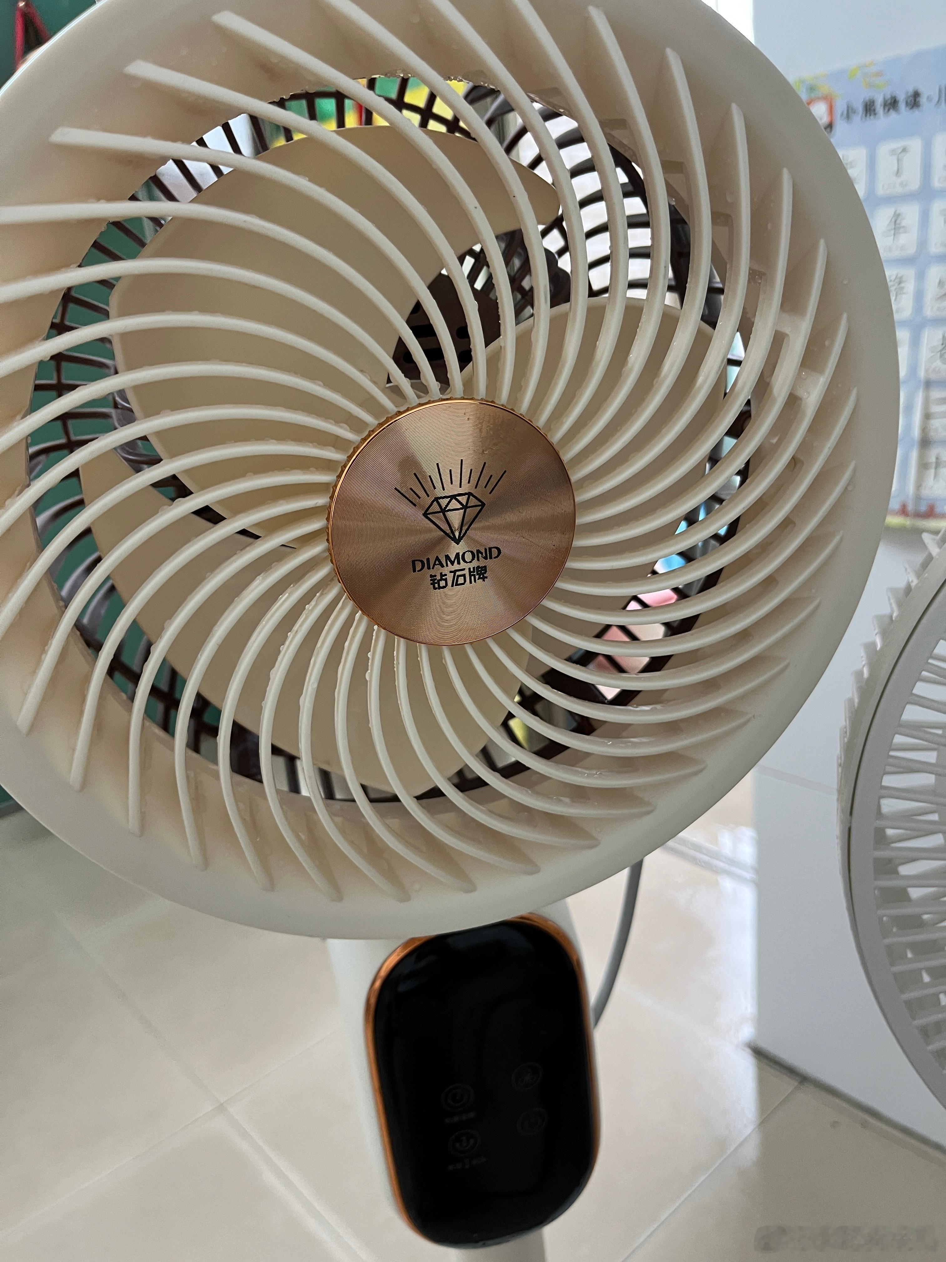 娃去上学，可以好好收拾家里，洗了两个风扇，好脏，吹出来的风都不干净。专家呼吁全行
