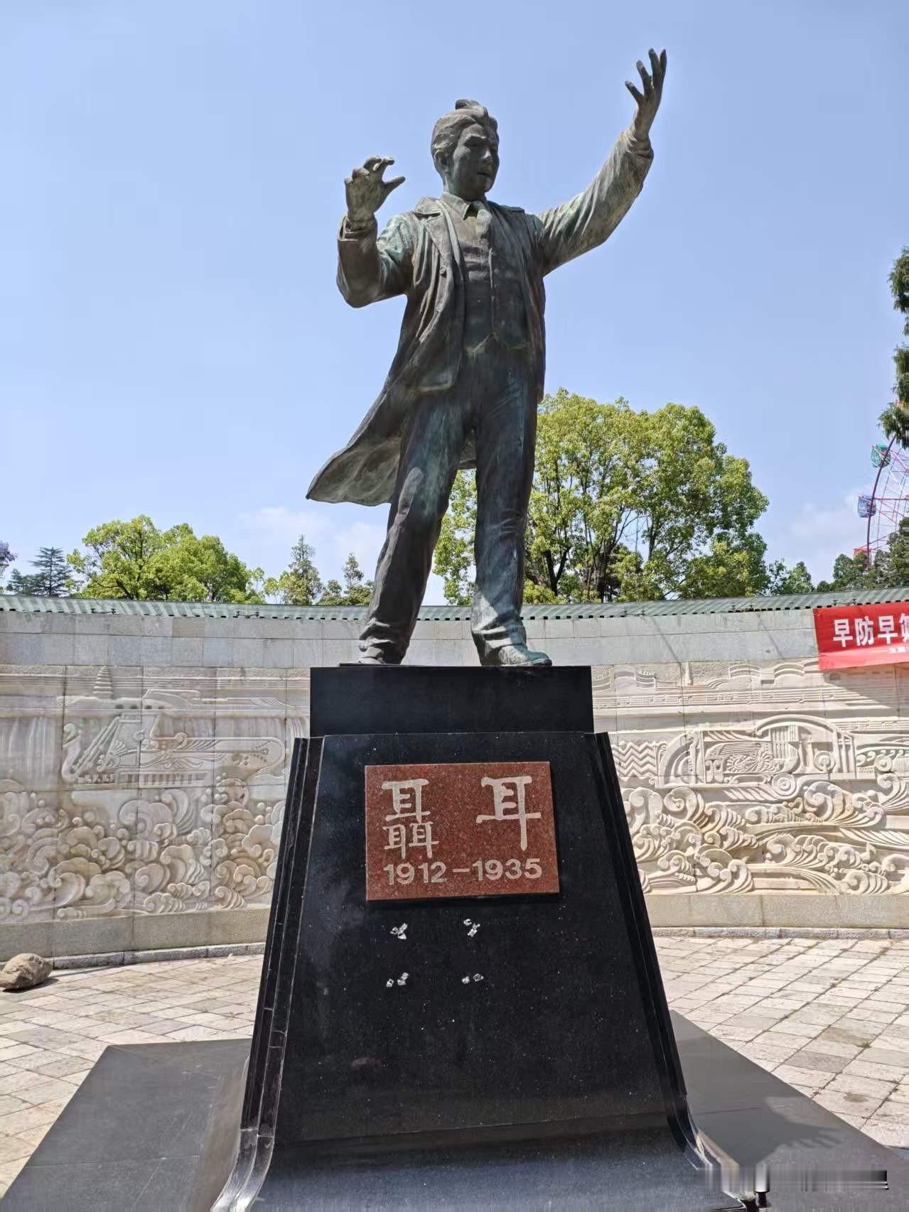 云南旅游，在玉溪待了两天，总的感觉良好。

一、温度适宜

我们是在西双版纳泼水