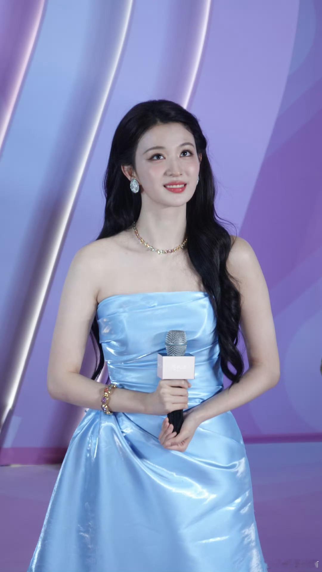 谁懂被王楚然美晕的感觉，纯生图太能打了，好美！ 