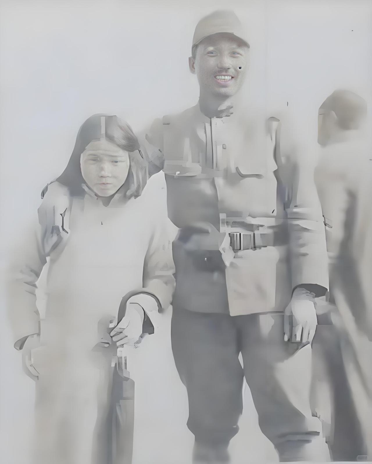 日军亲善照带来的恐怖瞬间！也许，这一幕并不是发生在1938年的南京街头。但是，日