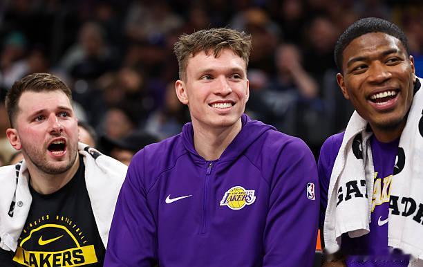 Brett Siegel：骑士管理层内部有人喜欢低价收购克内克特，来摆脱亨特合同