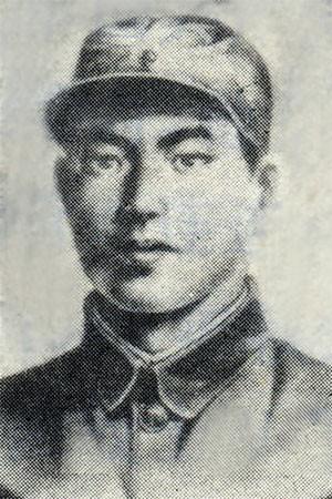 [太阳]1944年，八路军侦察员曹世范执行完任务后，前往一位村长家中借宿，村长热