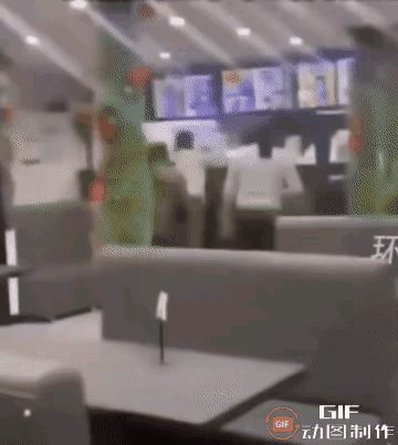 近日在英国一家餐厅里几个印度人看到菜单上有牛肉以后急了 ，感觉自己的信仰被亵渎了