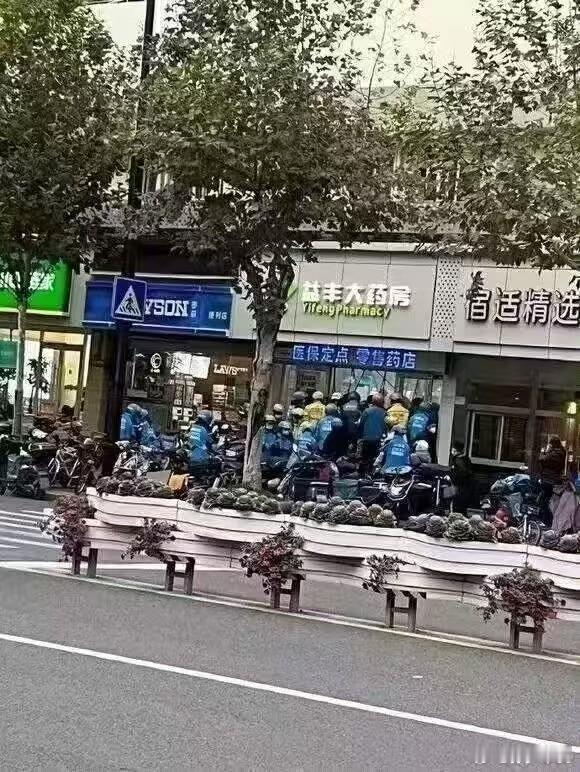 今晚大家都在干啥？ ​​​