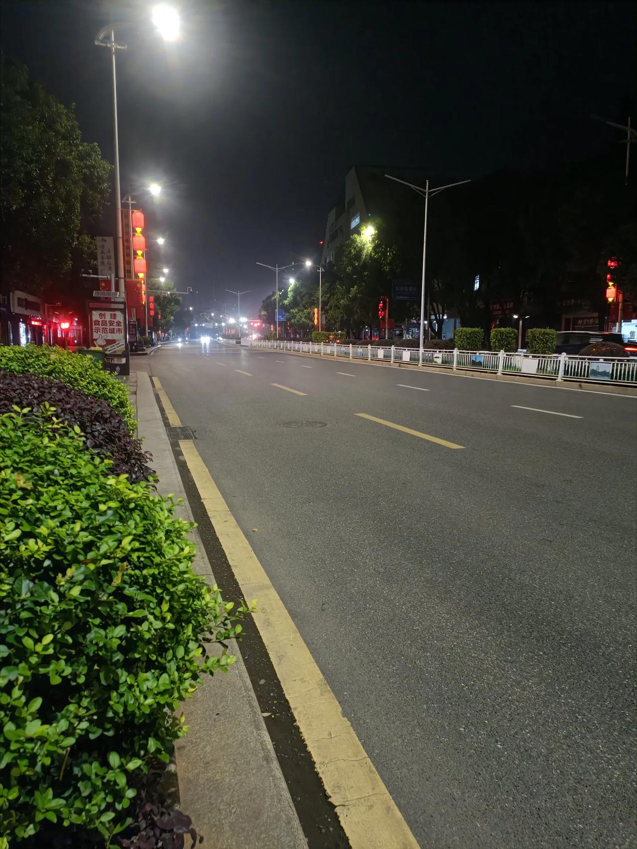 #秋日生活打卡季#
每天忙忙碌碌，只为碎银几两，偏偏这碎银几两，能解万千惆怅。忙