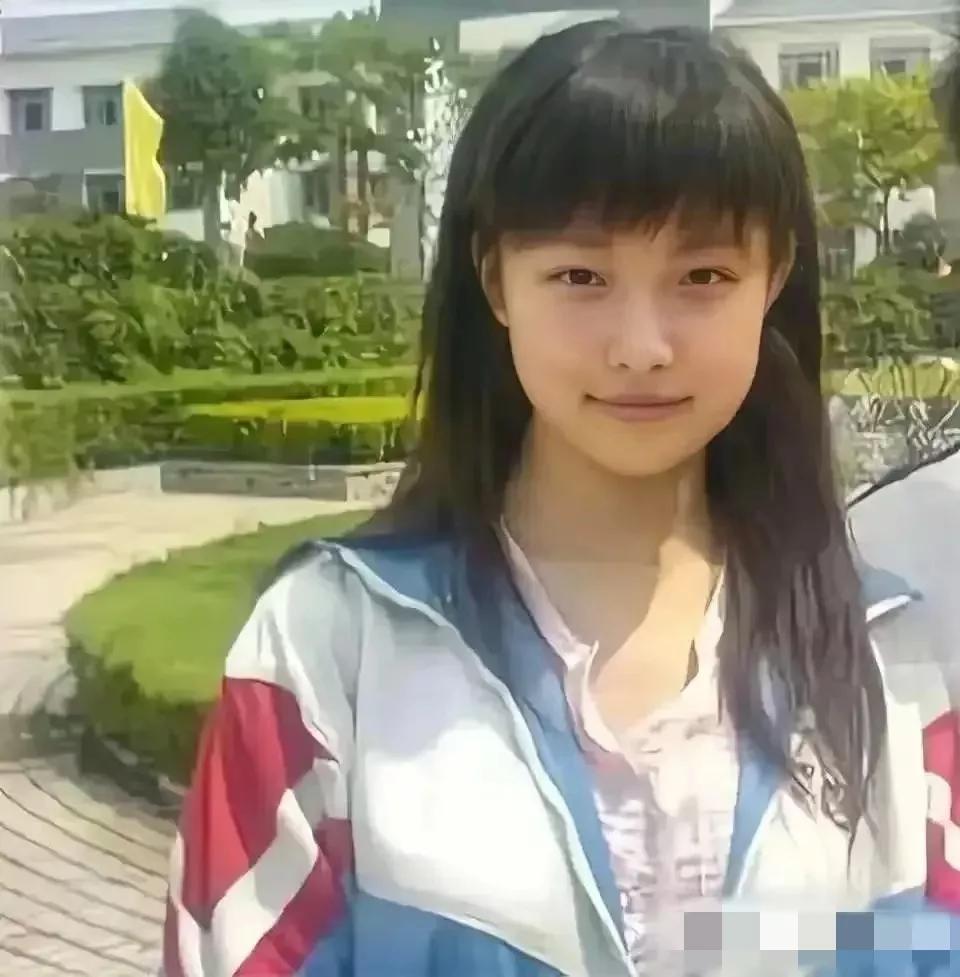 变化太大了，不说性别，90%的人猜不出这是哪个明星！