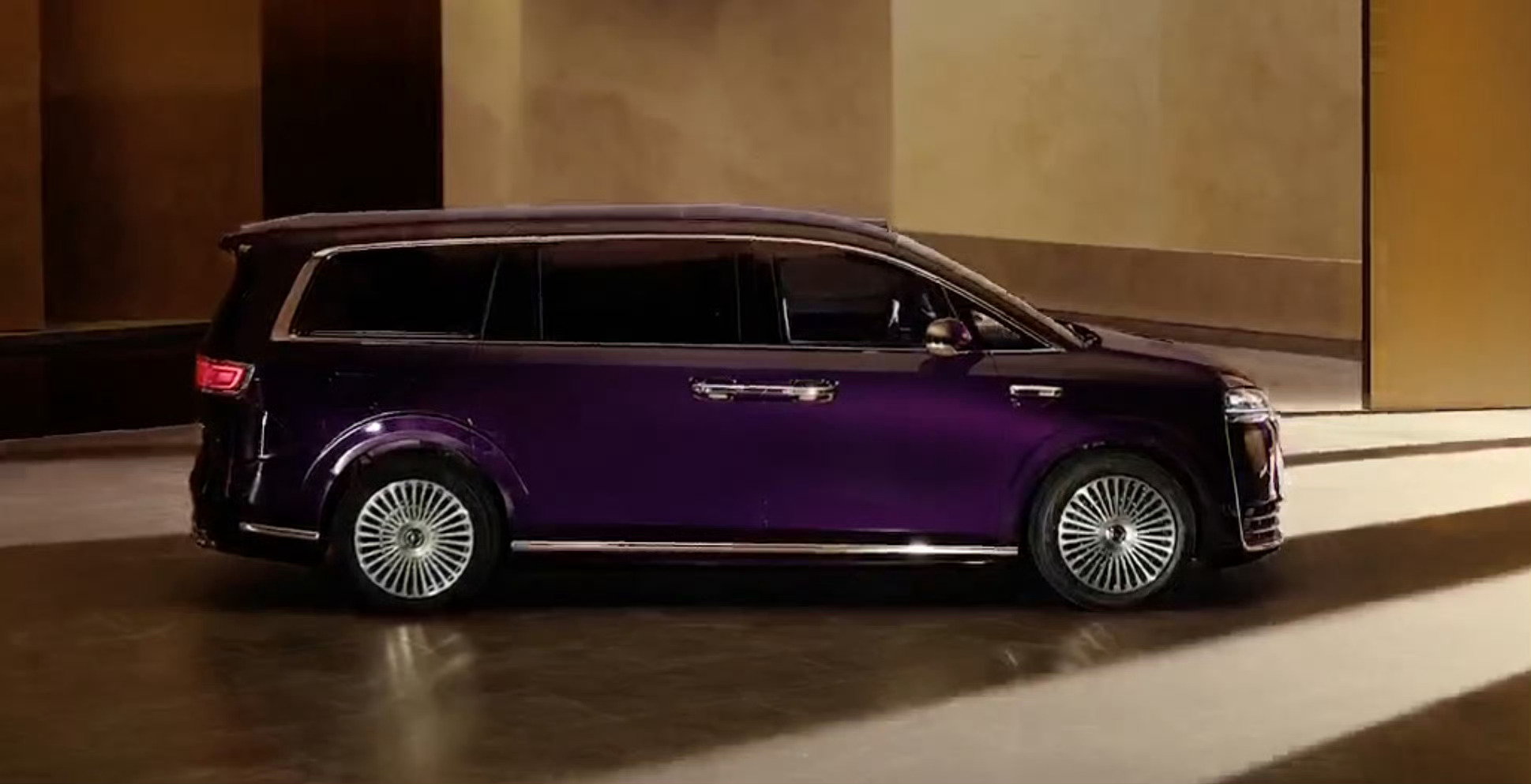 家人们，今天刷到车圈那条消息真的有点上头！就是那位在新能源圈摸爬滚打多年、亲手带